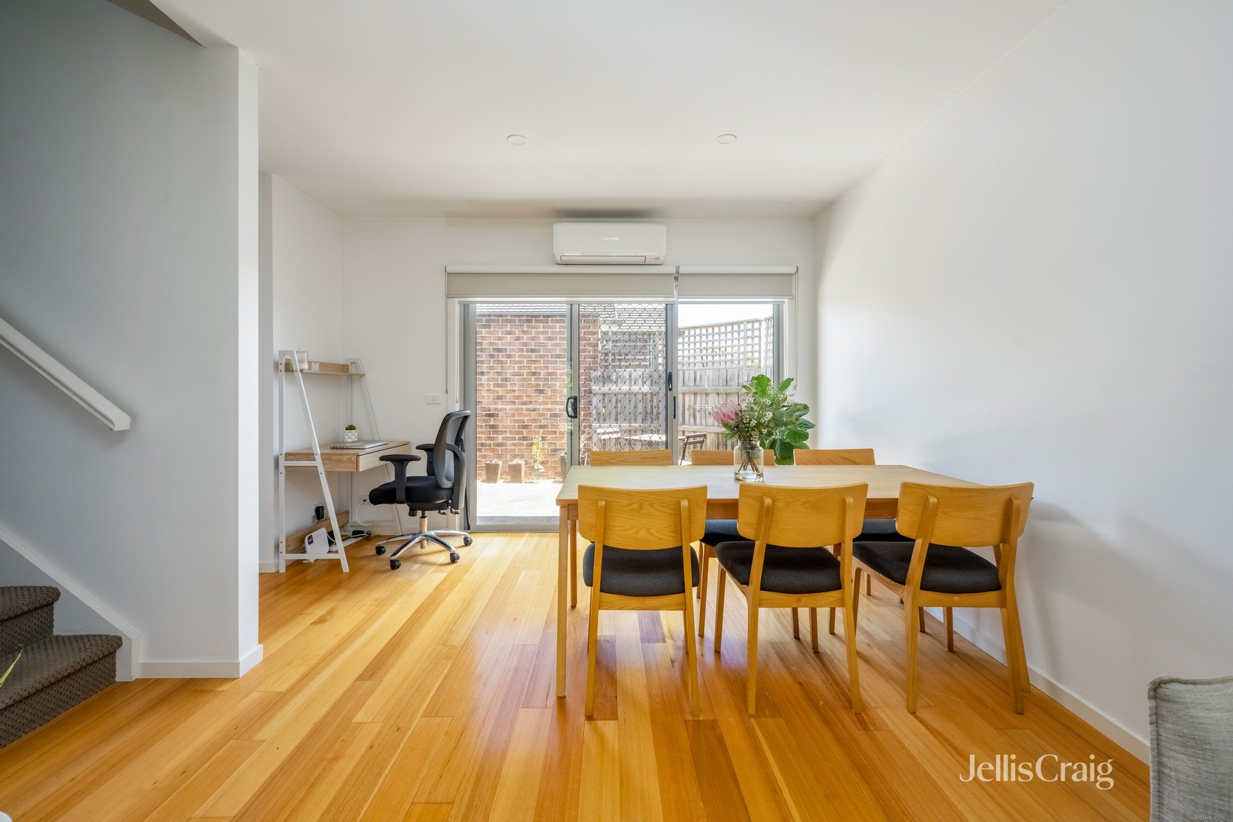 1/27 Willoughby Street, Reservoir image 2