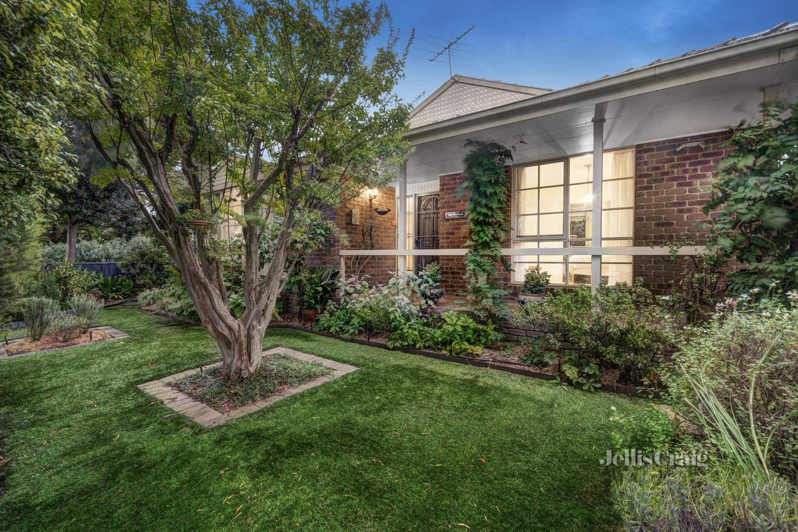 1/27 Wolseley Crescent, Blackburn image 1