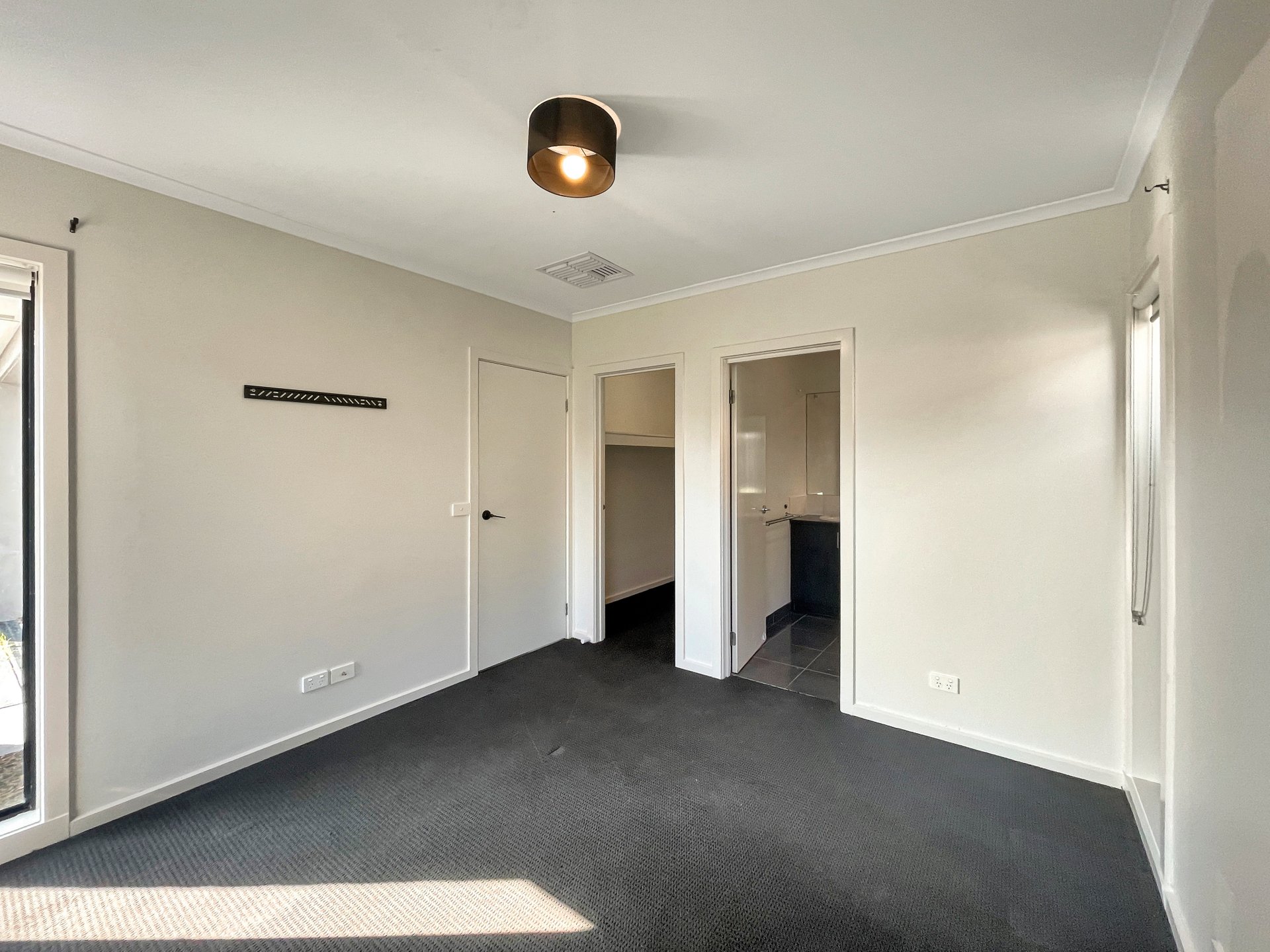 127 Wurrook Circuit, North&nbsp;Geelong image 2