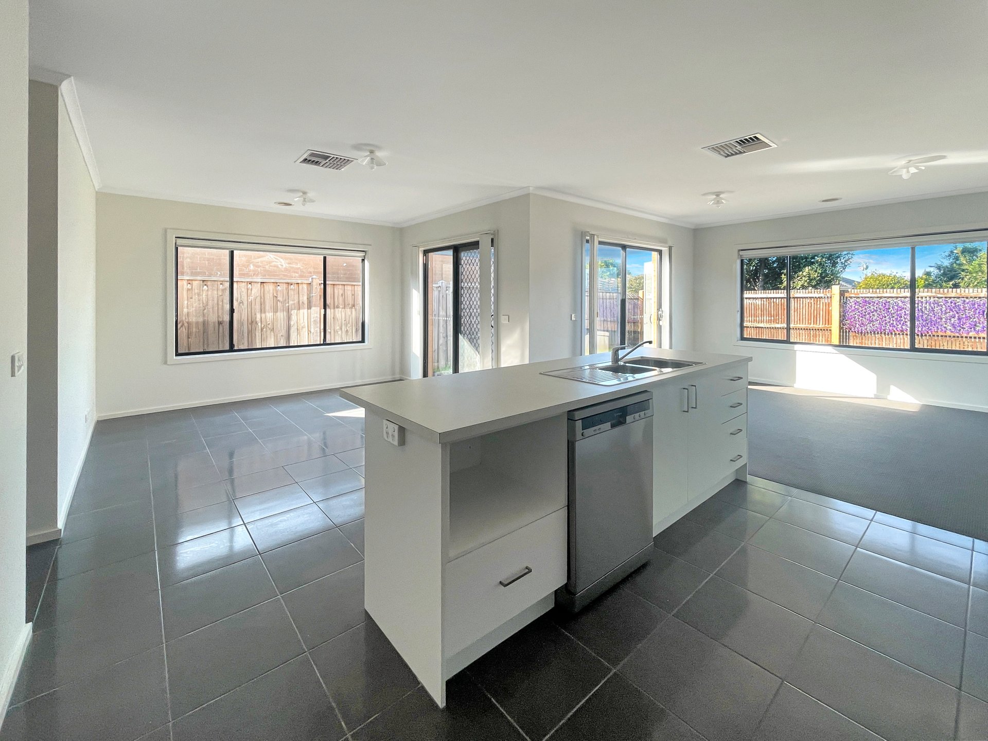 127 Wurrook Circuit, North&nbsp;Geelong image 5