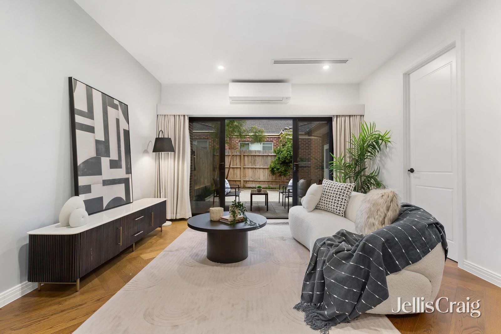 1/273 Lawrence Road, Mount Waverley image 2