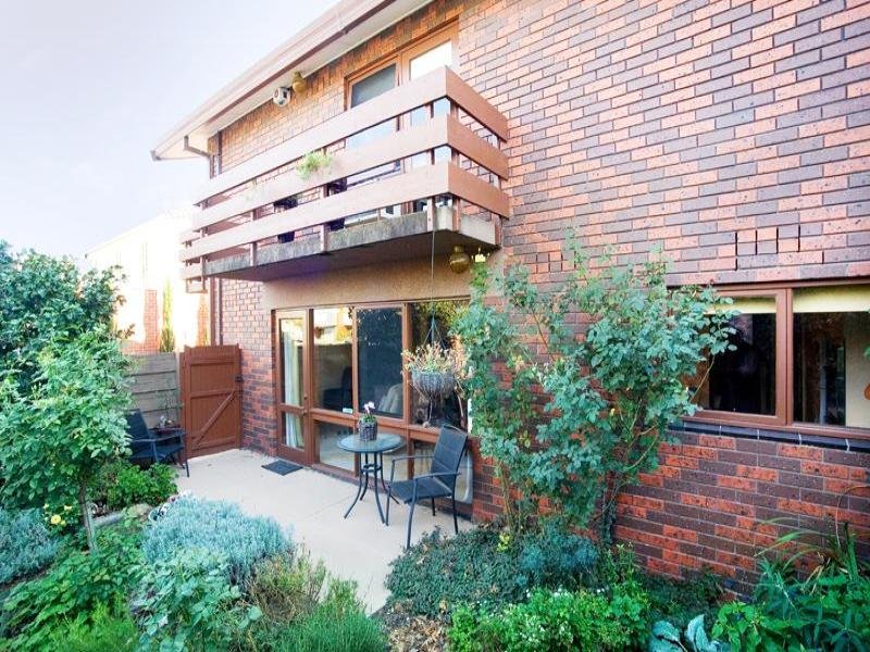 1/27a Walpole Street, Kew image 1