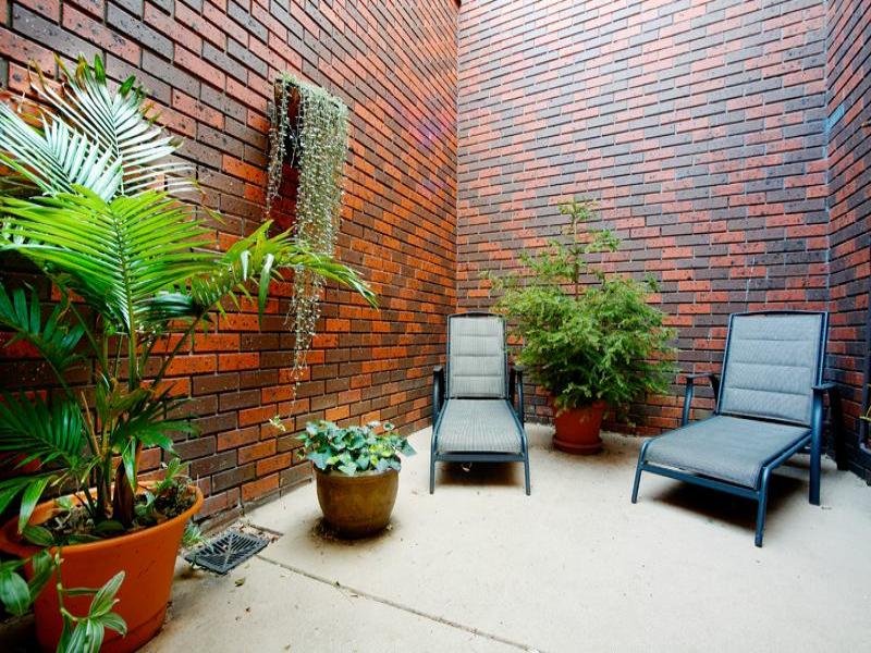 1/27a Walpole Street, Kew image 4