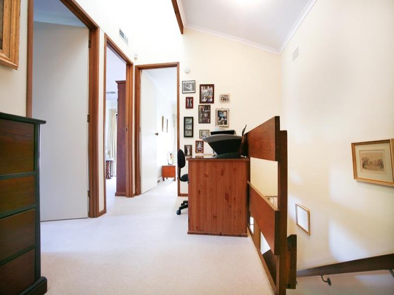 1/27a Walpole Street, Kew image 5