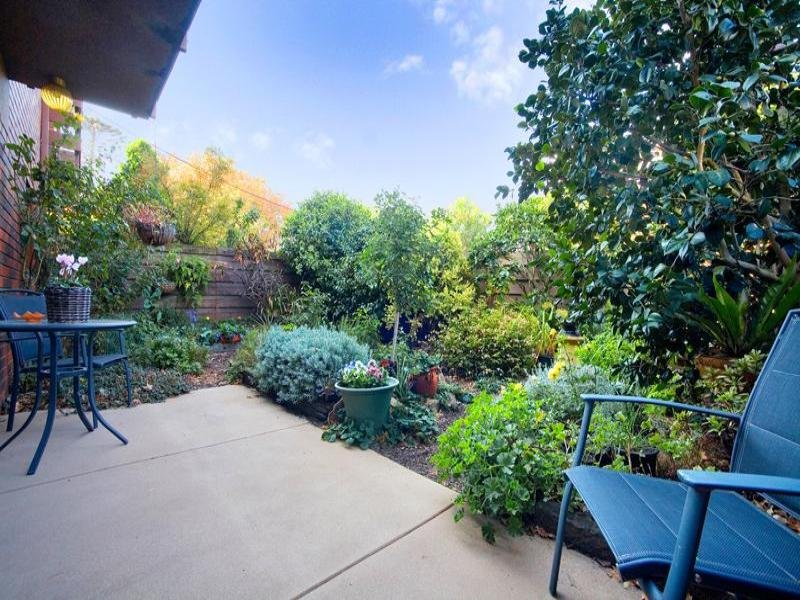 1/27a Walpole Street, Kew image 6