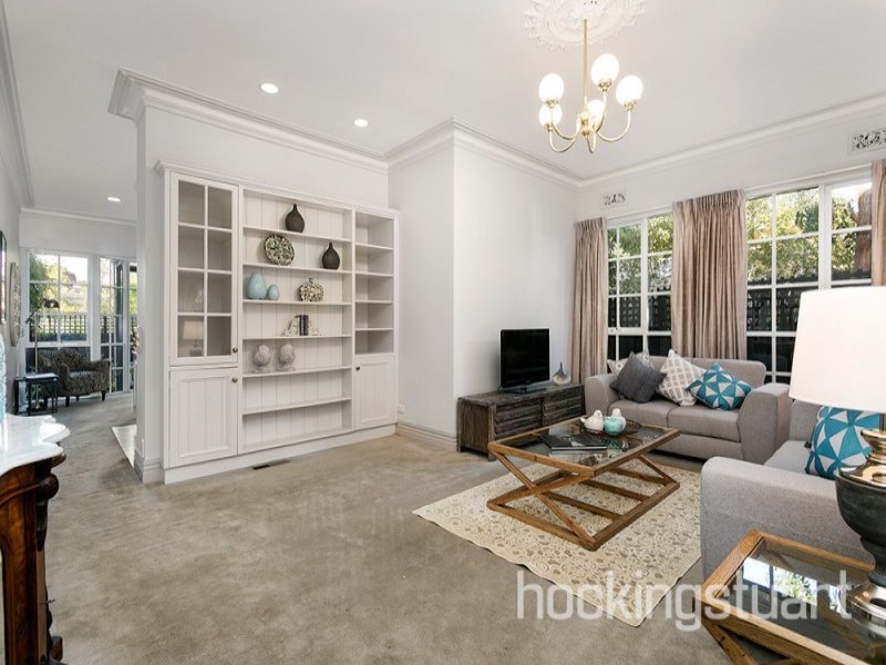 127B Windsor Crescent, Mont Albert image 2