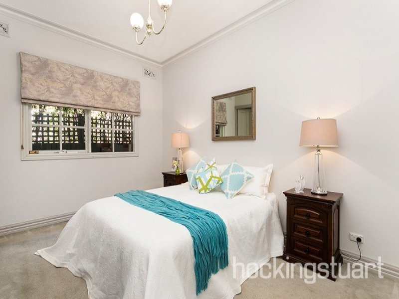 127B Windsor Crescent, Mont Albert image 7