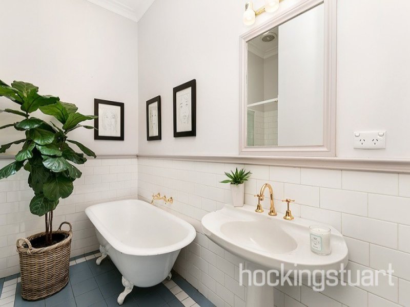127B Windsor Crescent, Mont Albert image 8