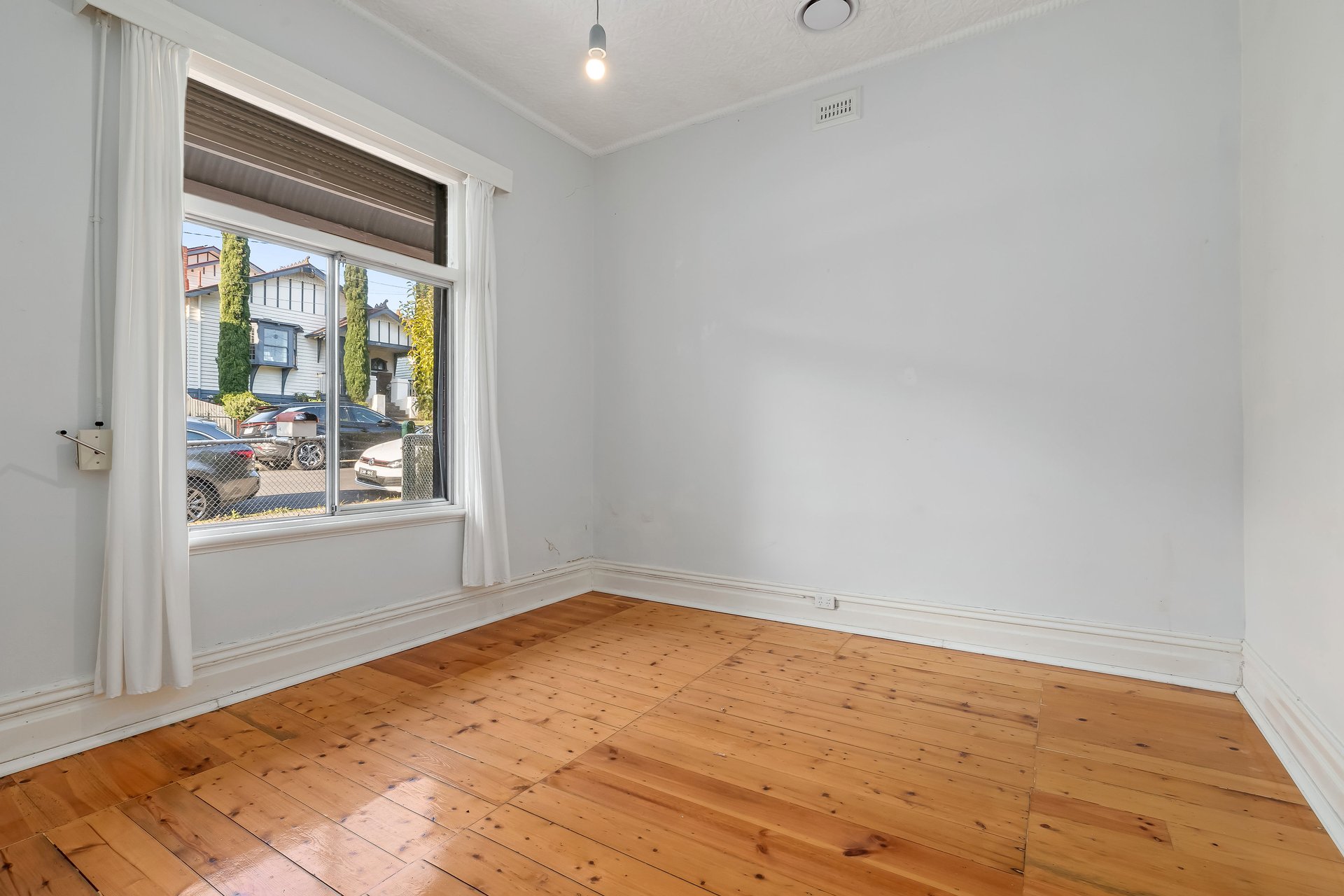 Property Gallery Thumbnail 3