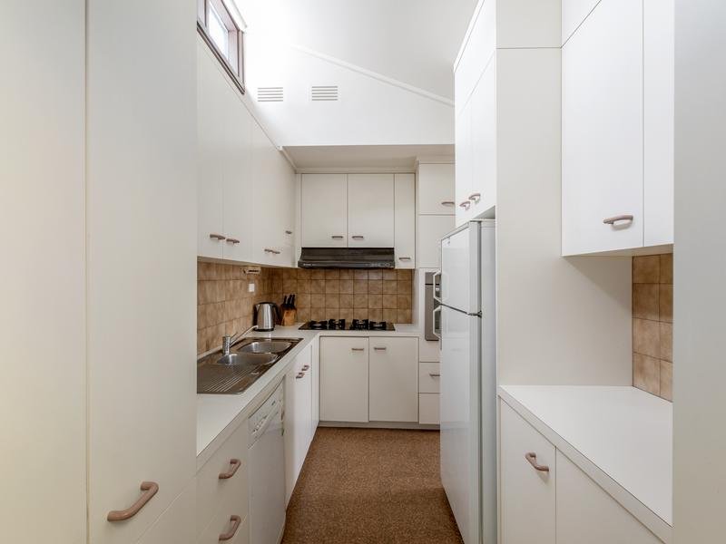 1/28 Clyde Street, Surrey Hills image 7