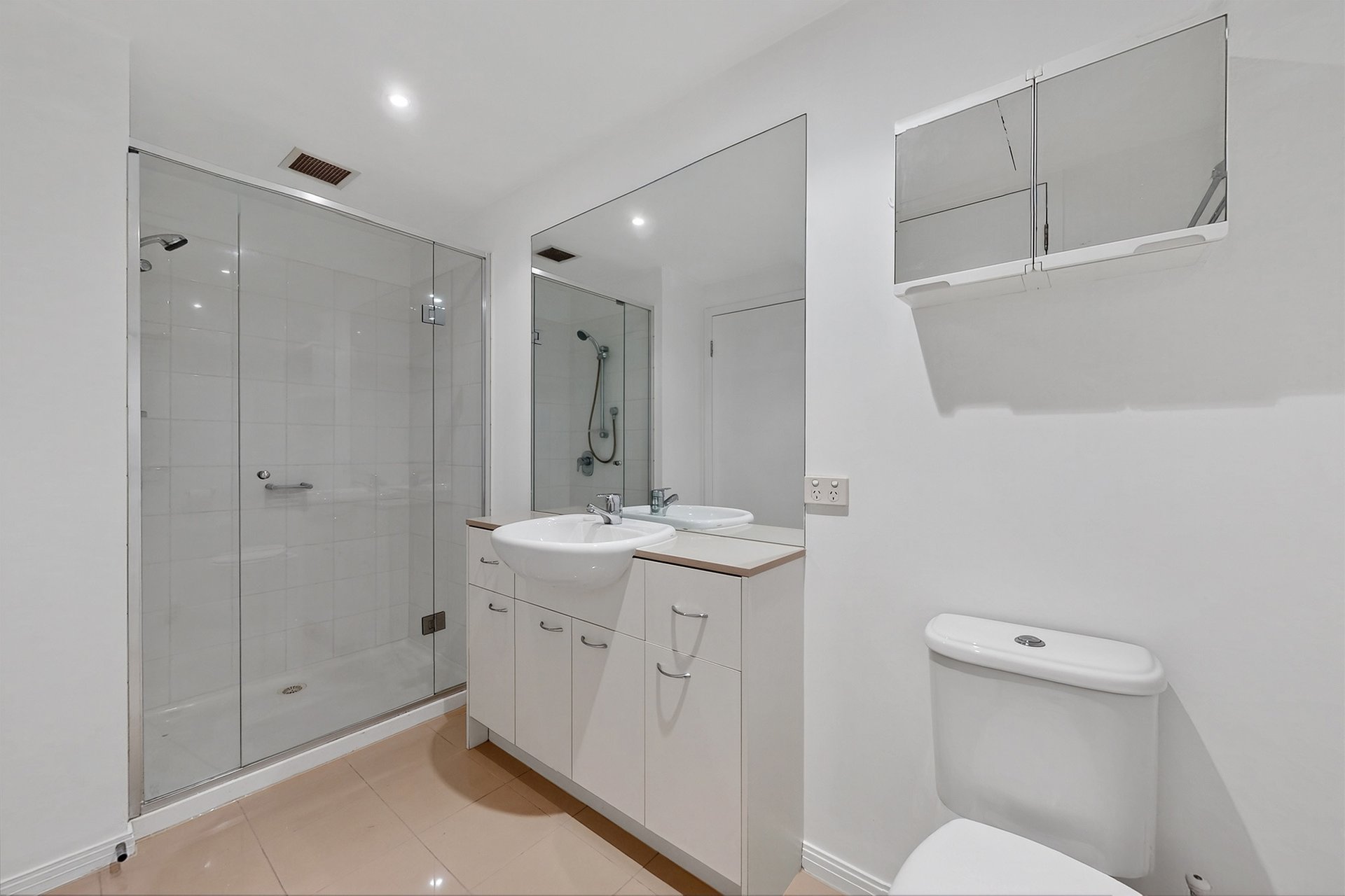 12/8 Graham Street, Port Melbourne image 3
