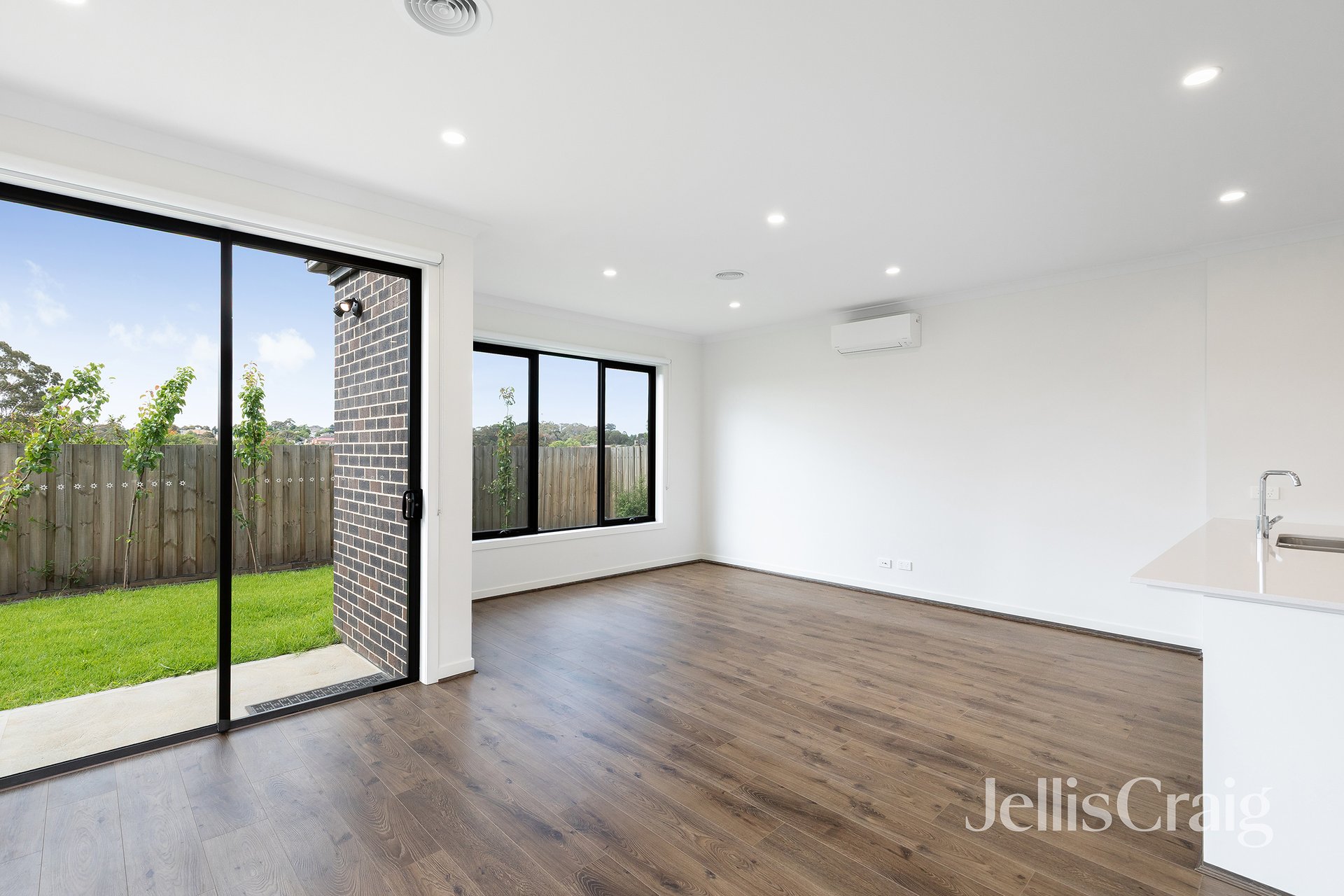 128 Lacebark Drive, St Helena image 3