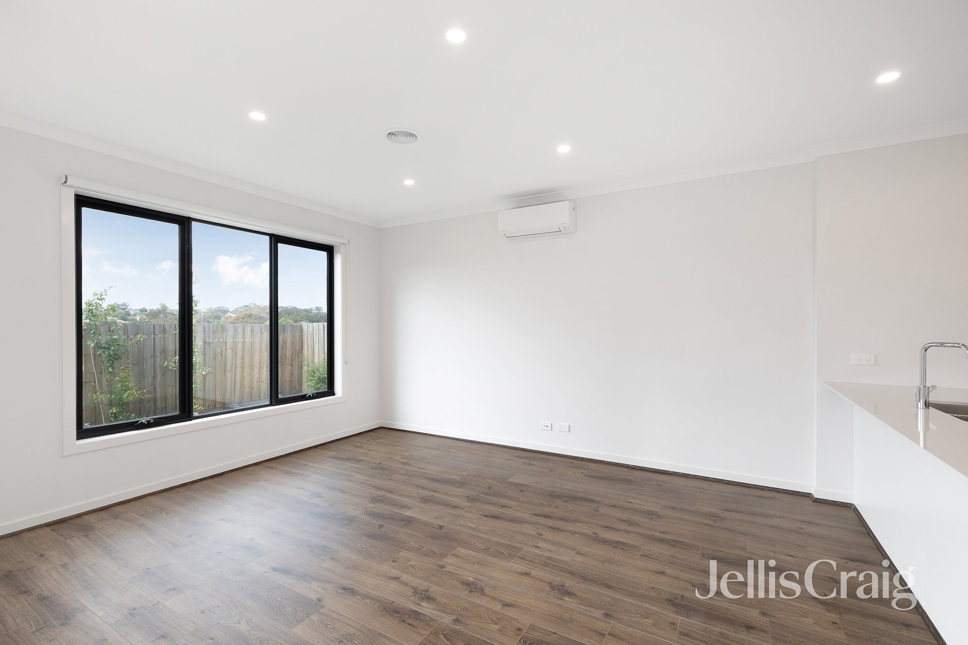 128 Lacebark Drive, St Helena image 4