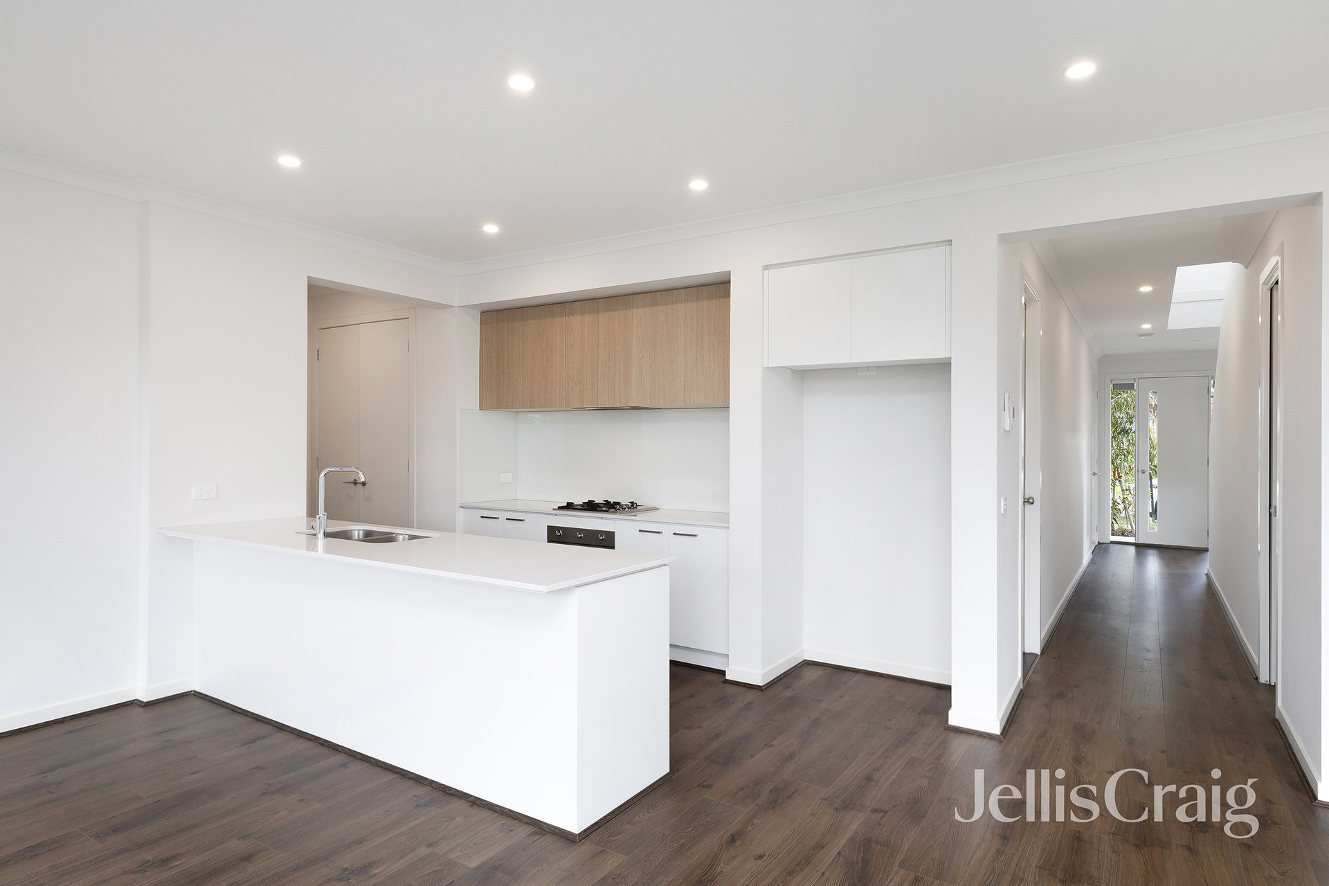 128 Lacebark Drive, St Helena image 5