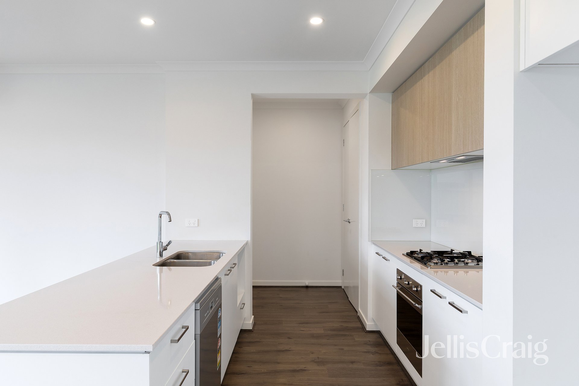 128 Lacebark Drive, St Helena image 6