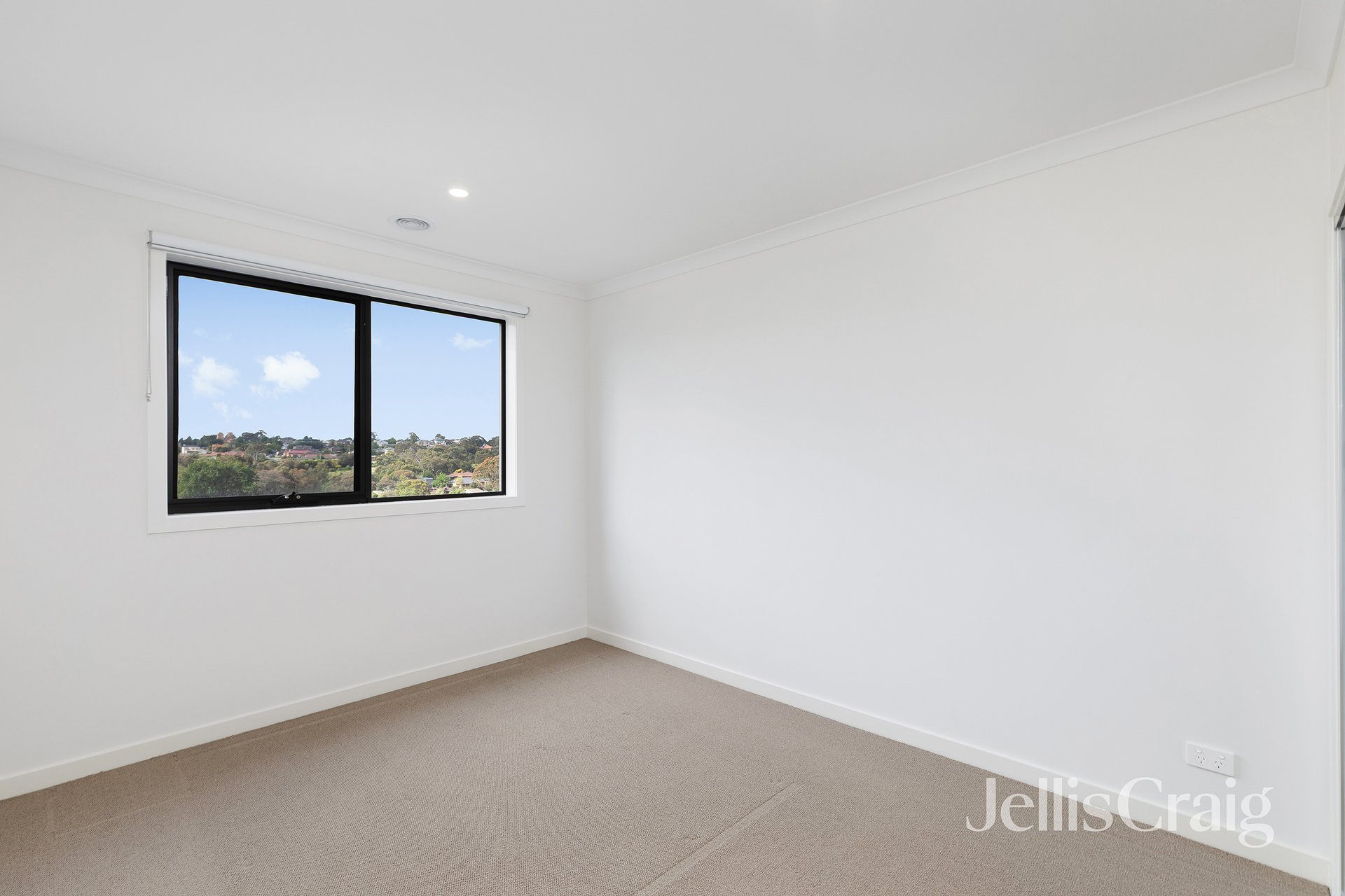 128 Lacebark Drive, St Helena image 8