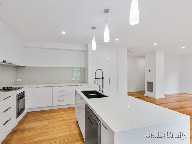 1/28 Leach Street, Briar&nbsp;Hill image 2