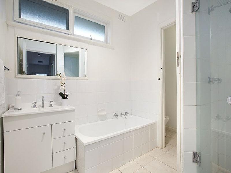 12/8 Parring Road, Balwyn image 7
