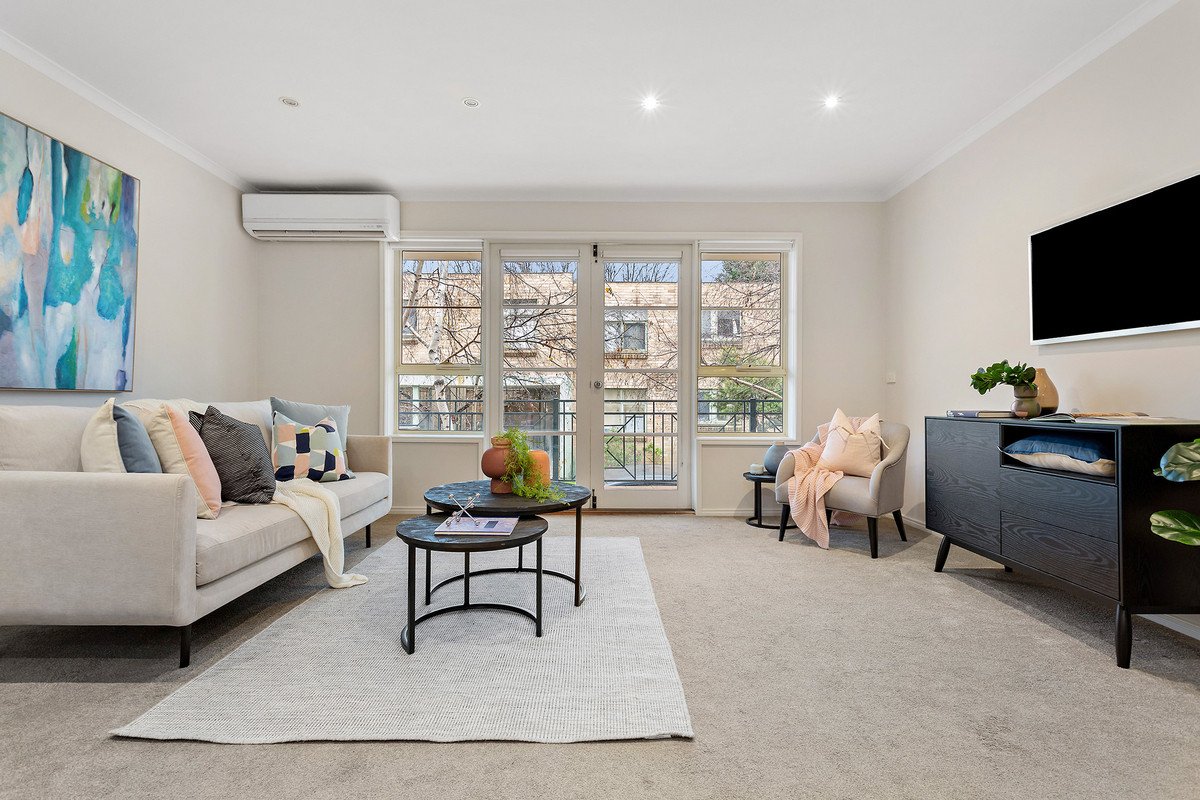 1/28 Pine Street, Hawthorn image 2