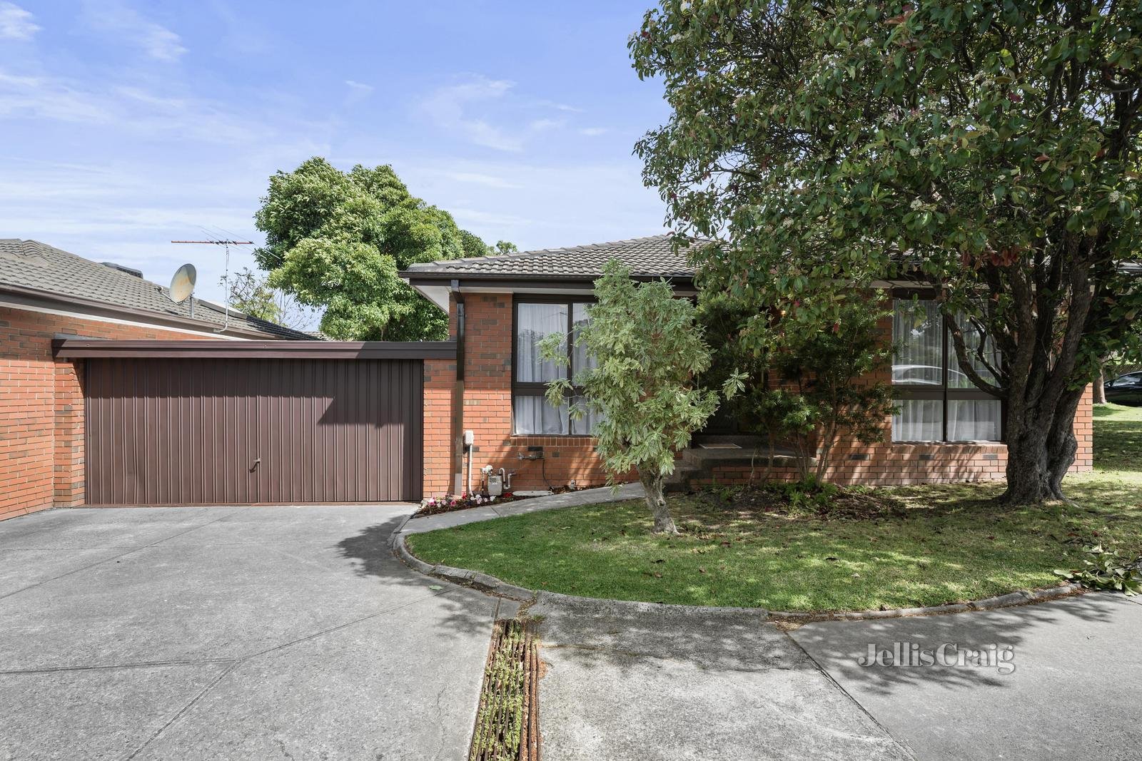 1/28 Simpsons Road, Box Hill image 1