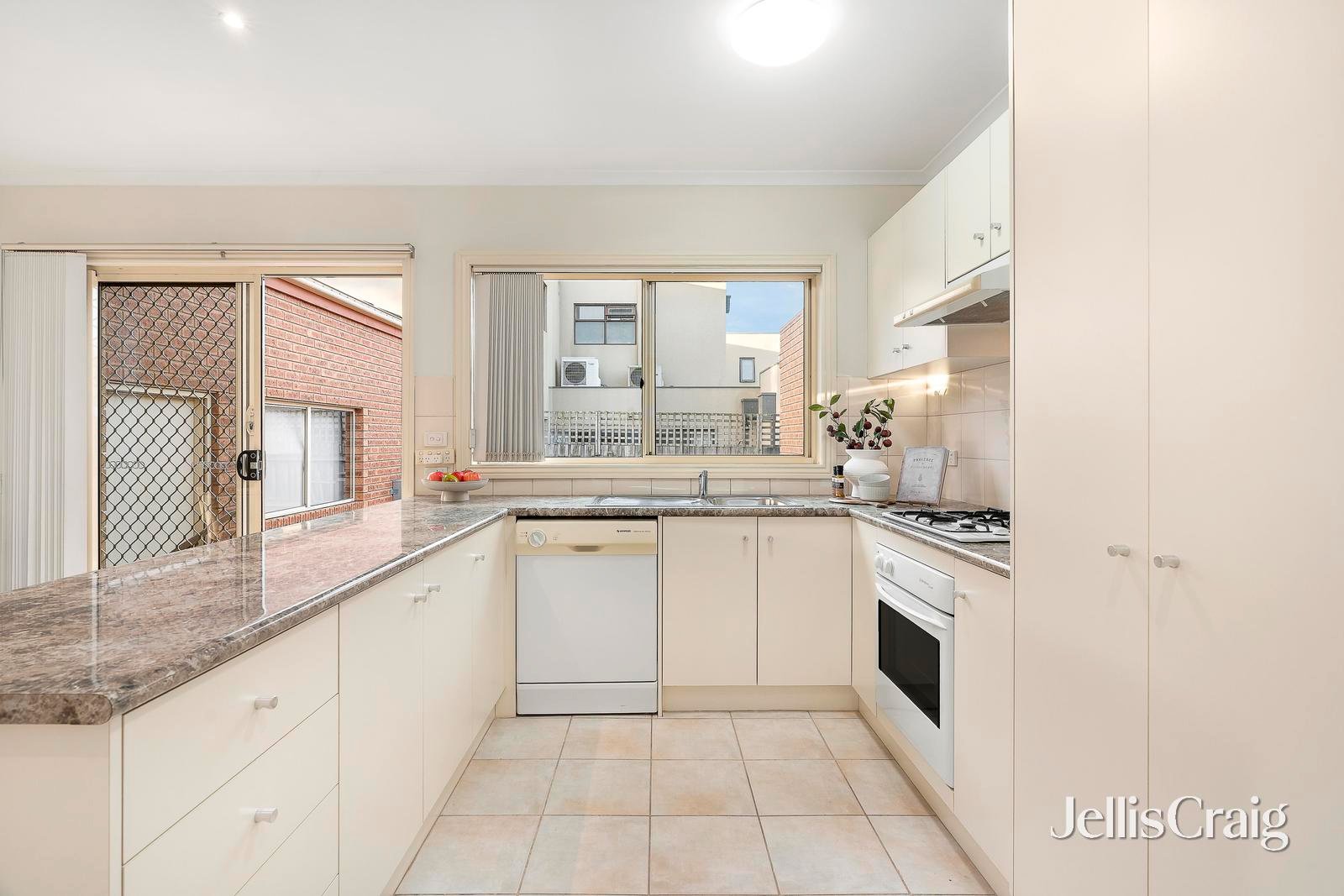 1/28 Tibrockney Street, Highett image 5