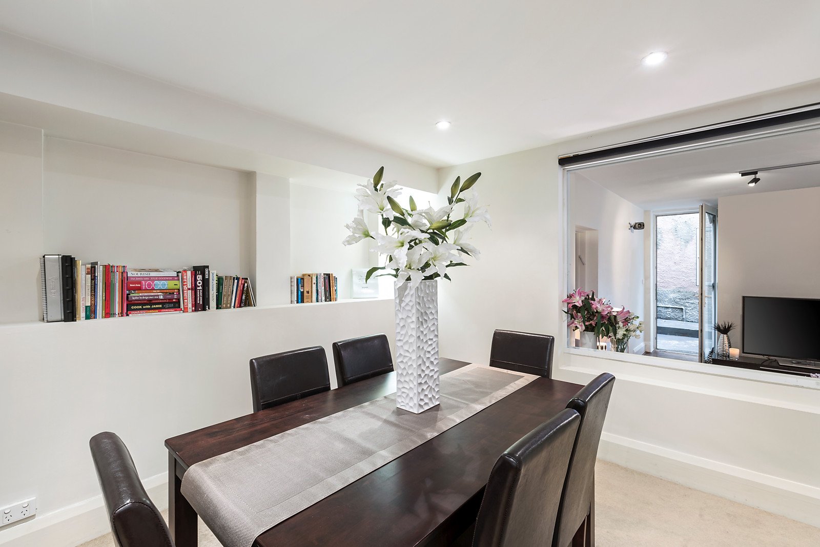 12/8 Witchwood Close, South Yarra image 2