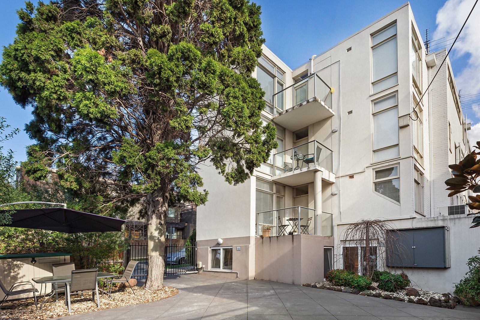 12/8 Witchwood Close, South Yarra image 5