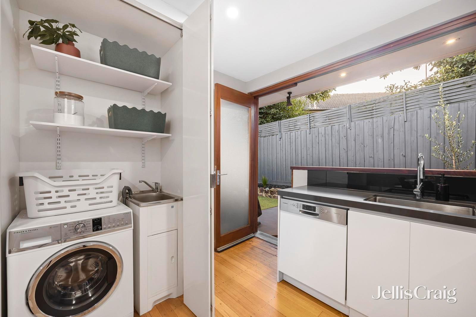 12/82 Victoria Crescent, Mont Albert image 6