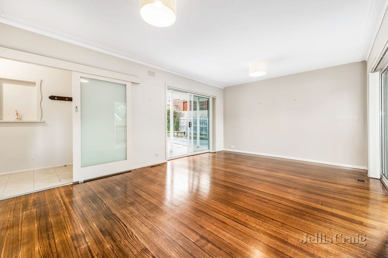 1/286 Lawrence Rd, Mount Waverley image 2