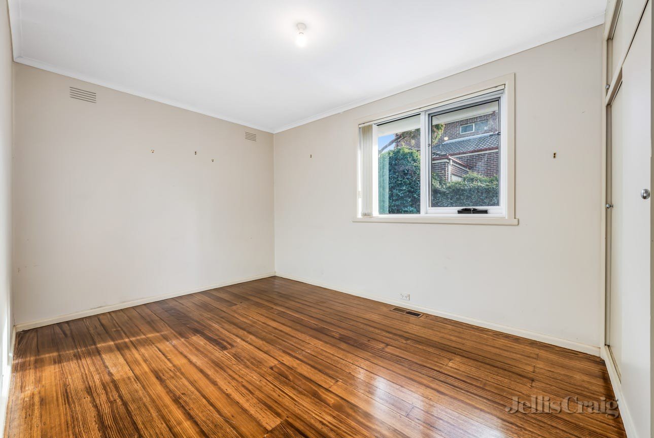 1/286 Lawrence Rd, Mount Waverley image 5