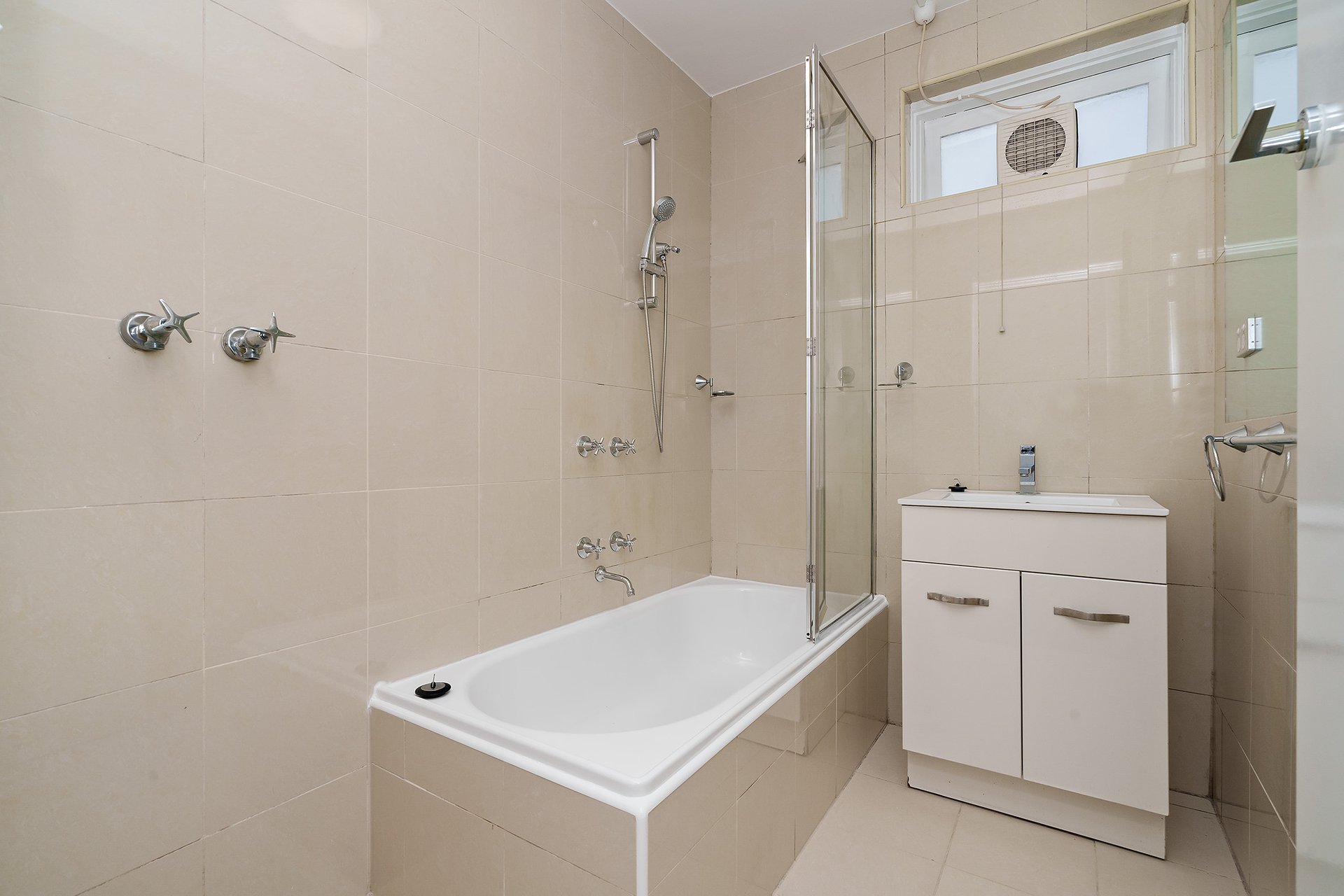 Property Gallery Thumbnail 6
