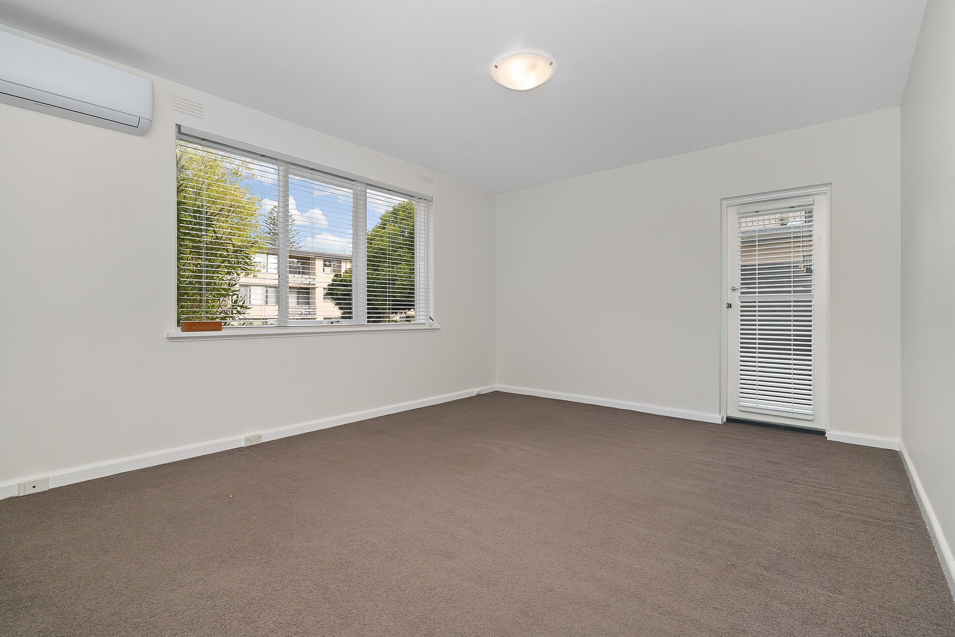 Property Gallery Thumbnail 5