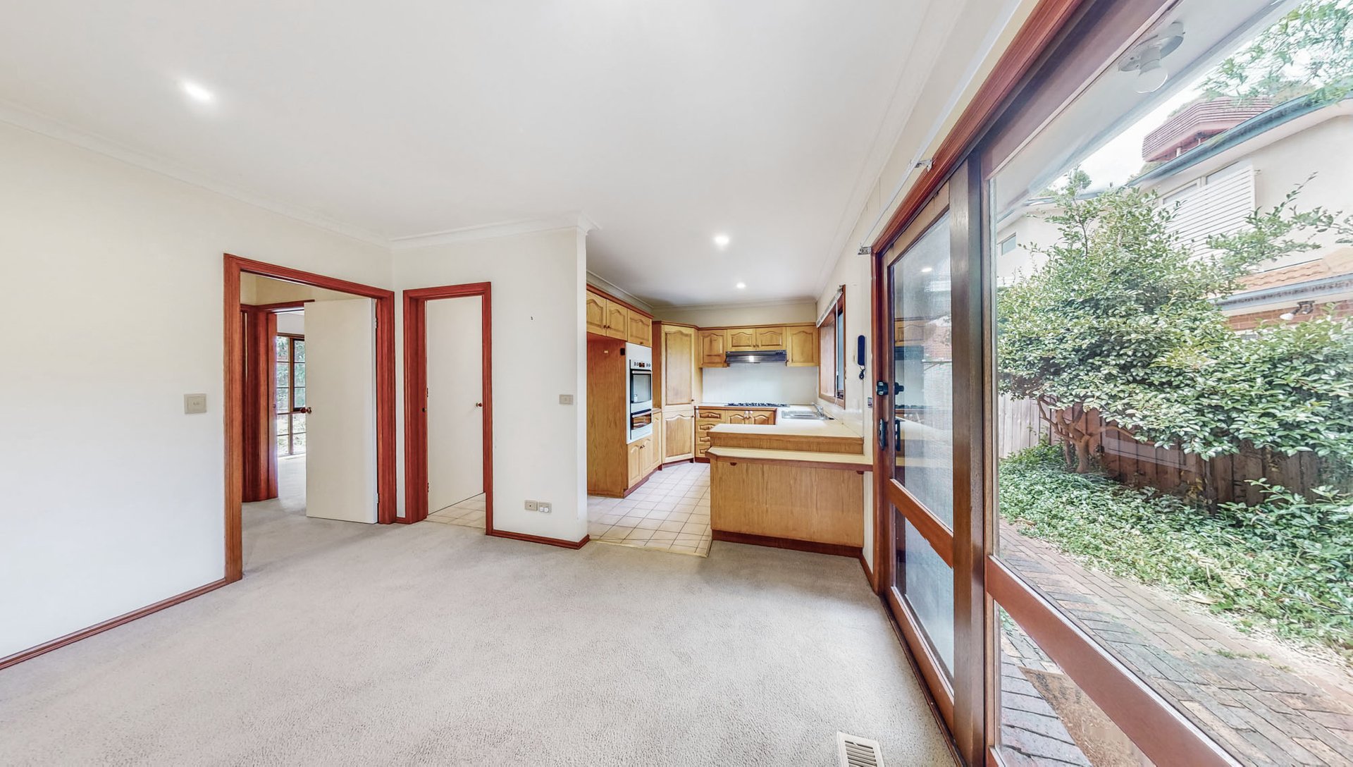 1/29 Kennealy Street, Surrey Hills image 3
