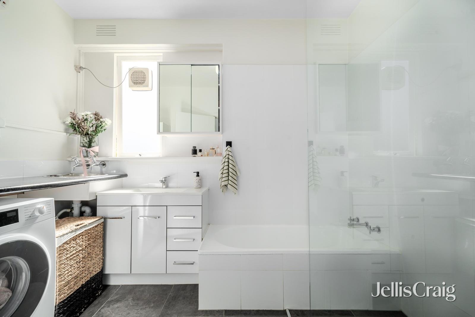 1/29 Weir Street, Balwyn image 3