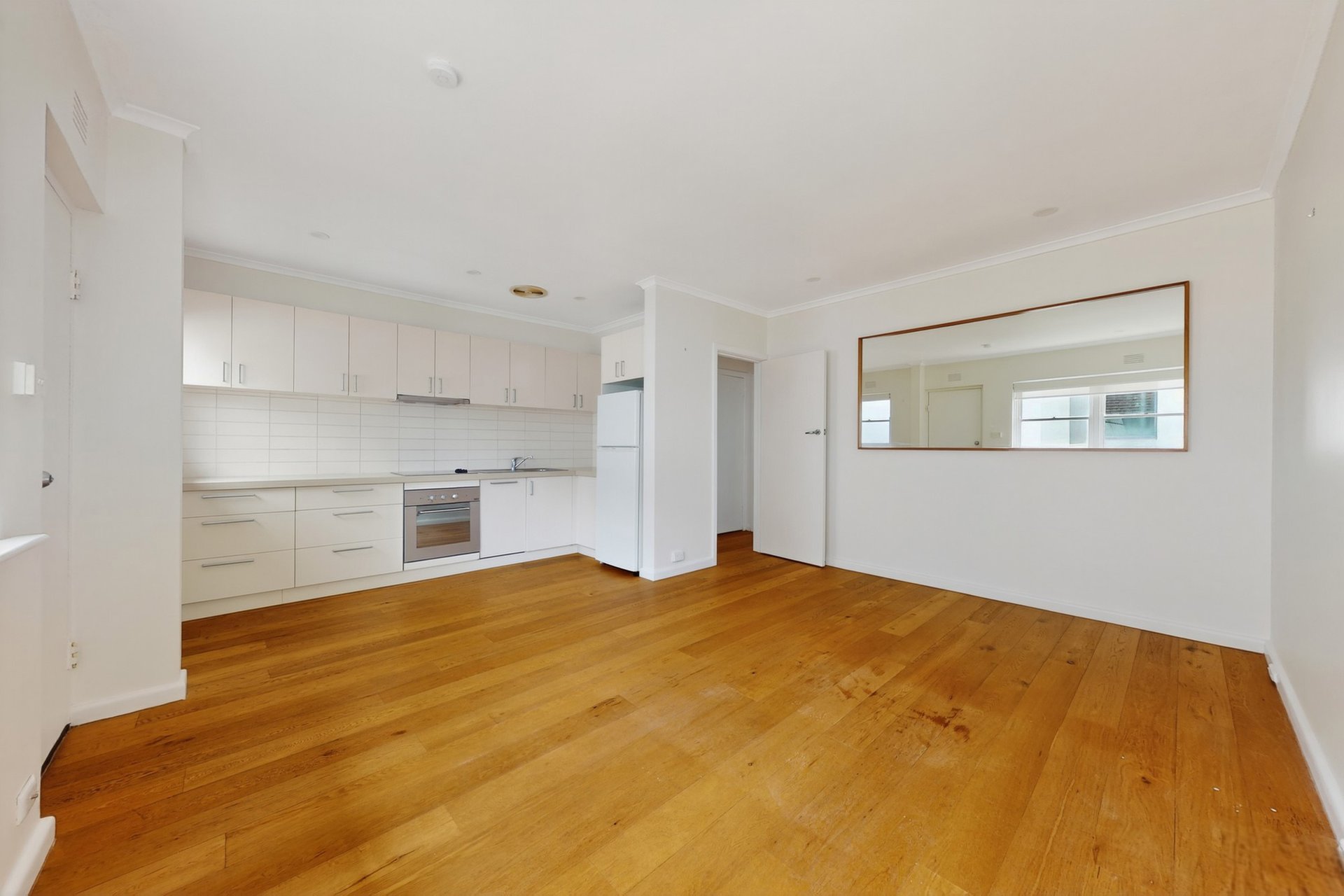 12/93 Ormond Road, Elwood image 1