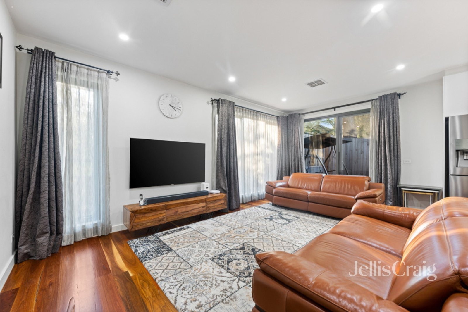 1/296 Waiora Road, Macleod image 4