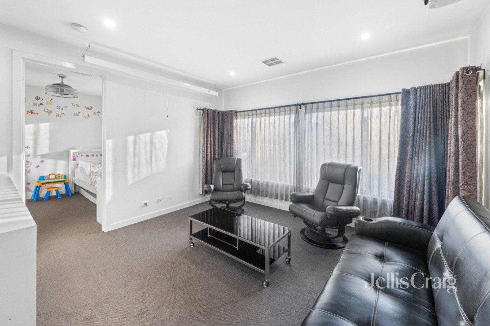 1/296 Waiora Road, Macleod image 5