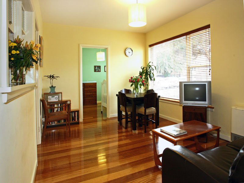 1/2a Avoca Avenue, Elwood image 2
