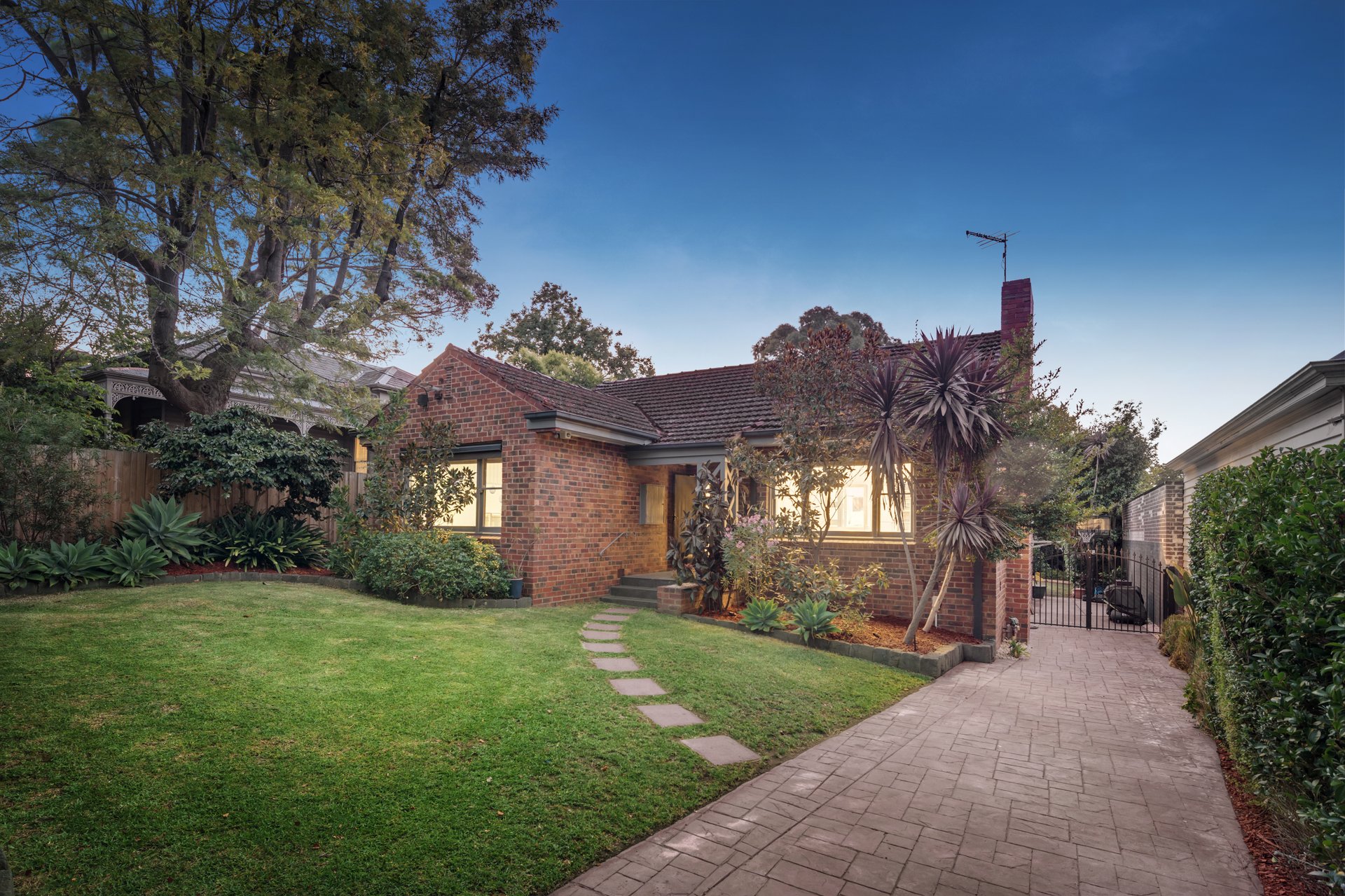 12A Durham Road, Surrey Hills image 1