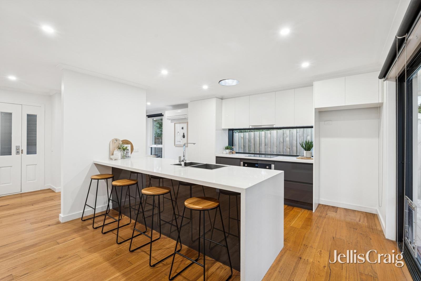 12A Gladys Grove, Croydon image 3