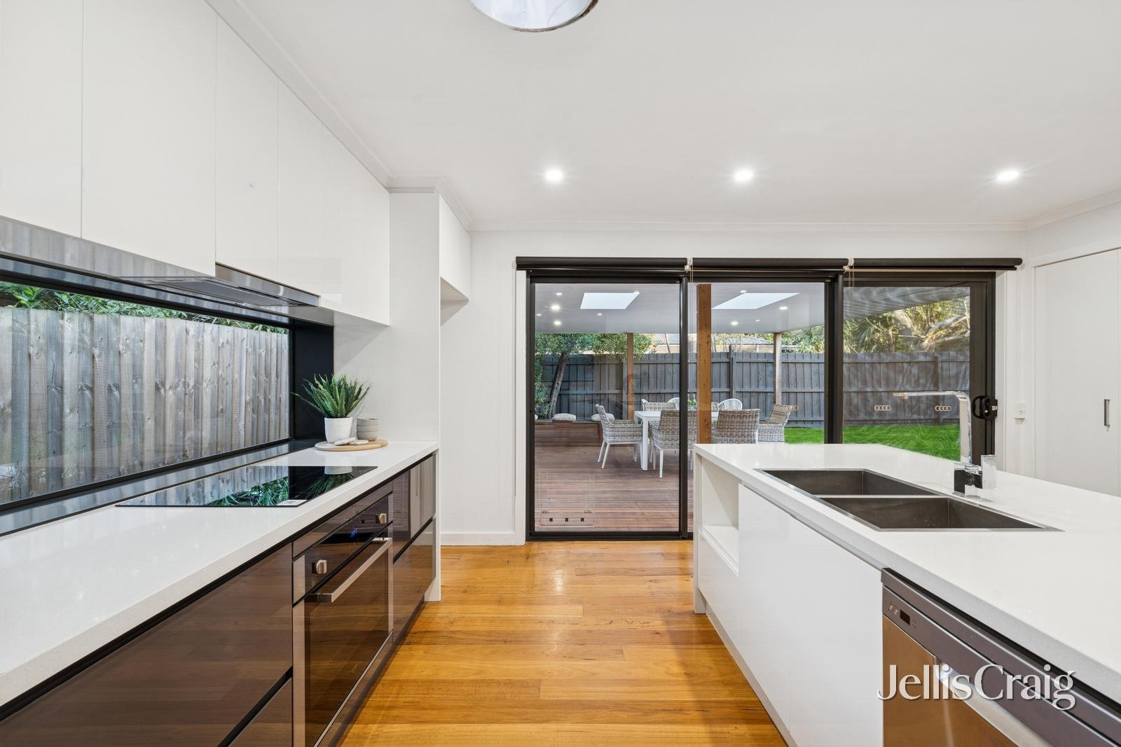 12A Gladys Grove, Croydon image 4