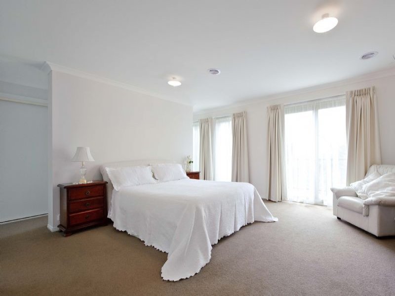 13 Agnes Street, Mont Albert image 12