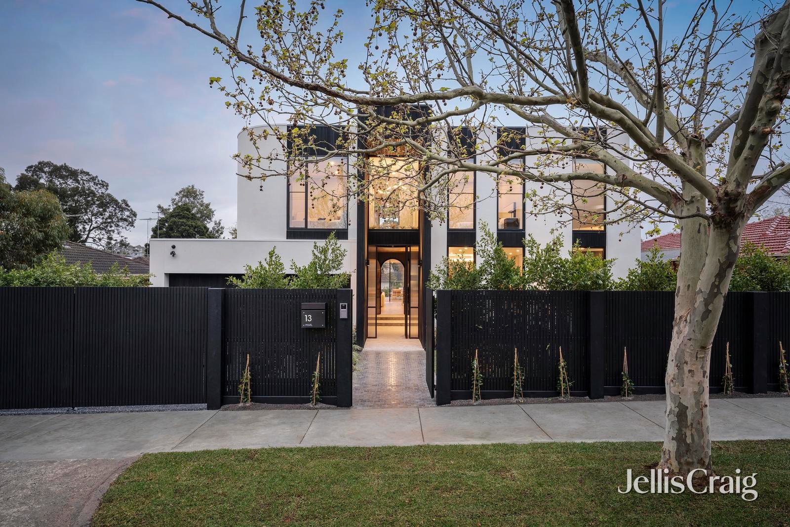 13 Allambee Avenue, Camberwell image 5