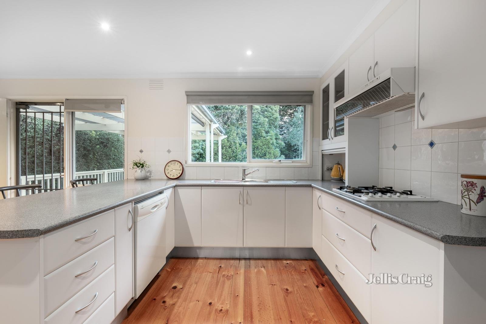 13 Alpha Court, Mitcham image 5