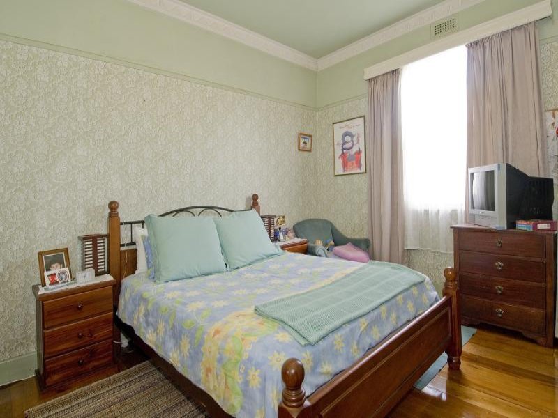 13 Anderson Street, East Geelong image 5