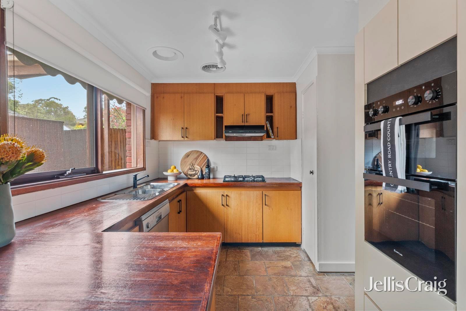 13 Ashdale Grove, Eltham image 5
