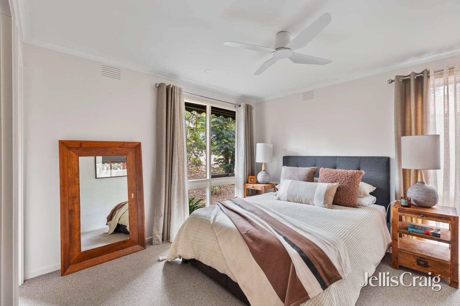13 Ashdale Grove, Eltham image 7