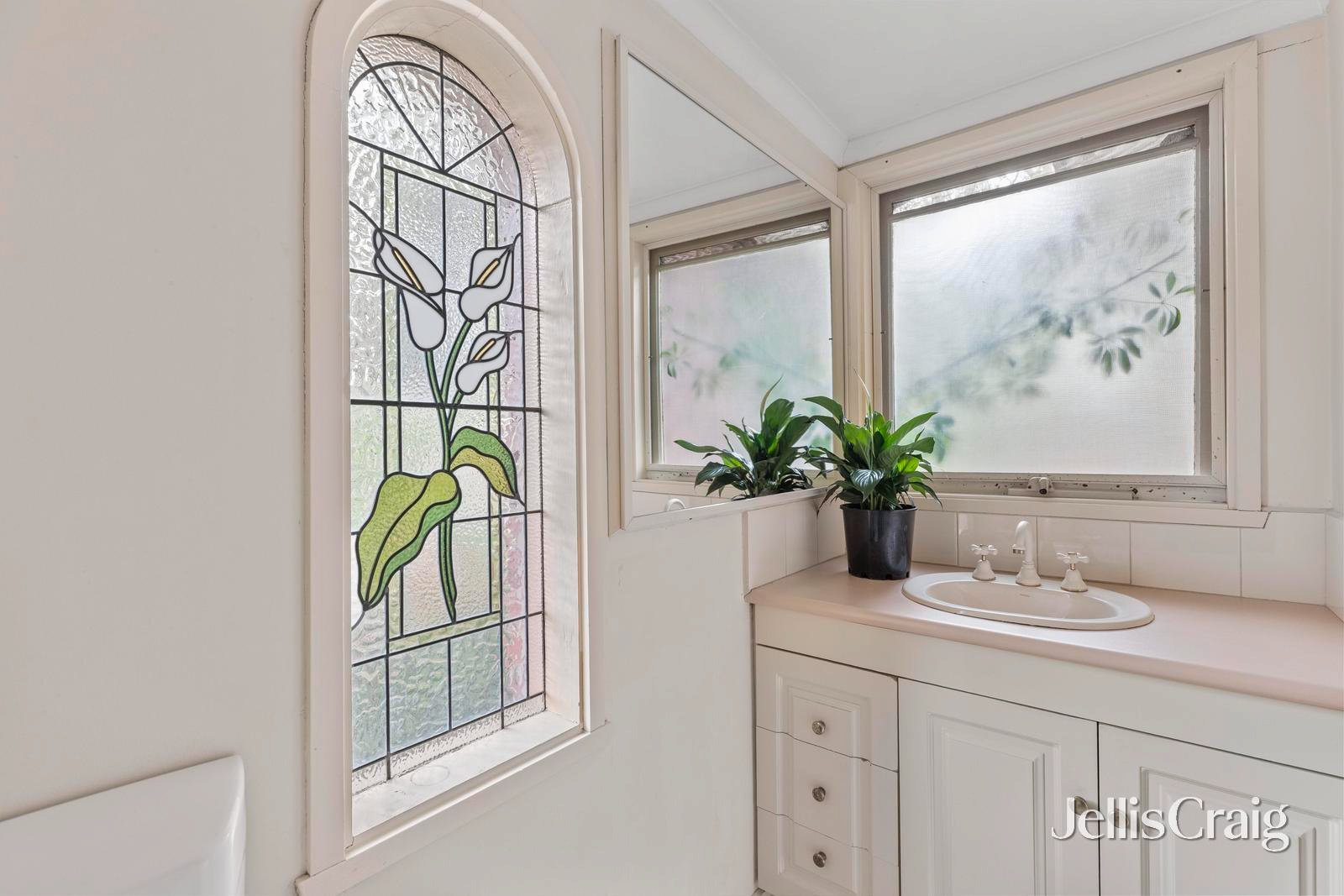 13 Ashdale Grove, Eltham image 8