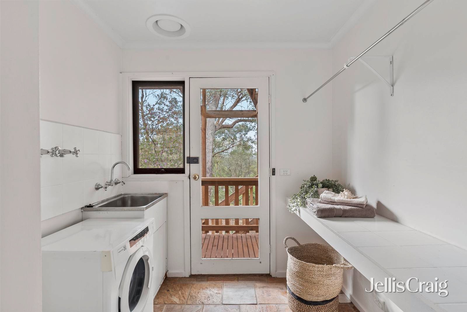 13 Ashdale Grove, Eltham image 12