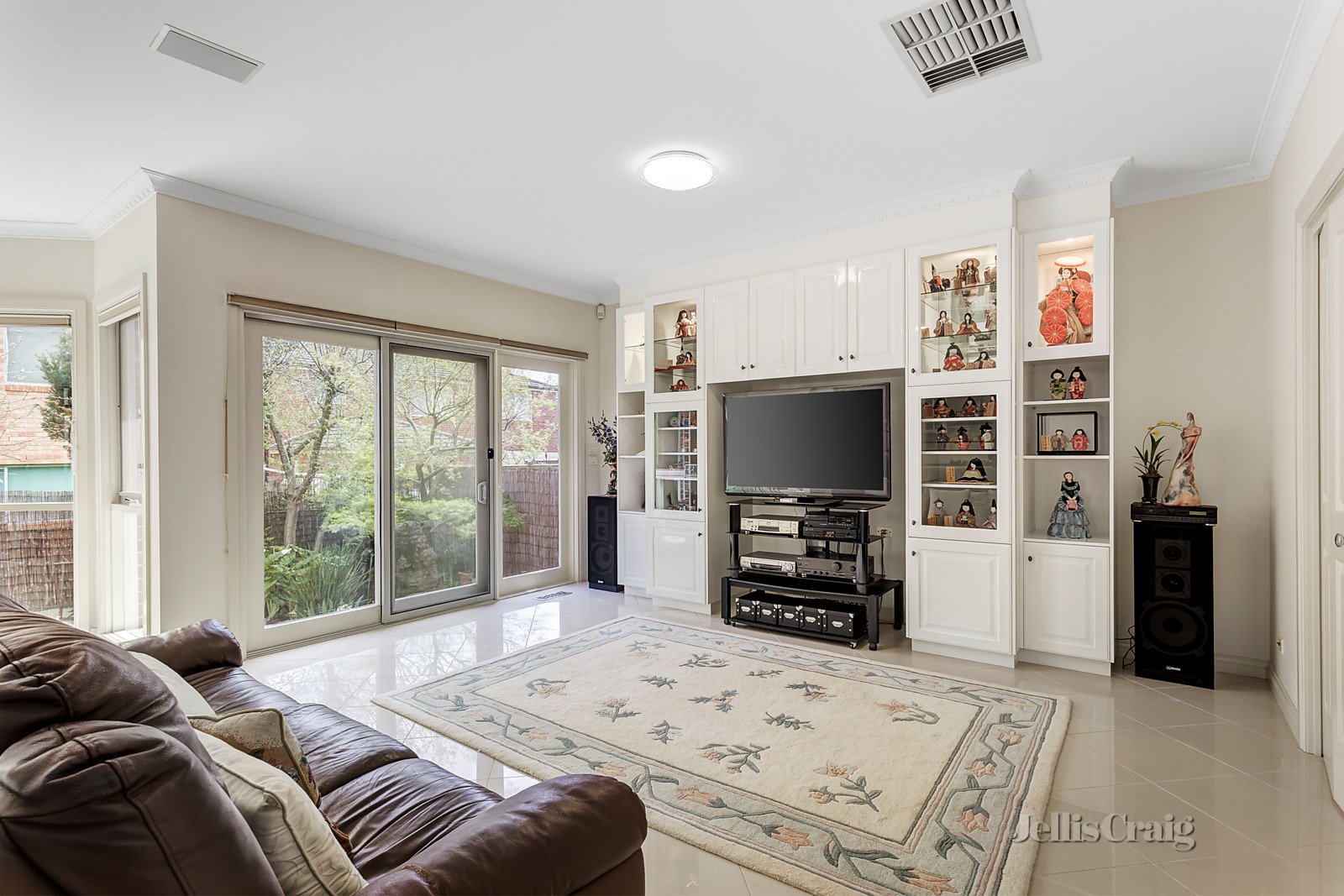 13 Avendon Boulevard, Glen Waverley image 6